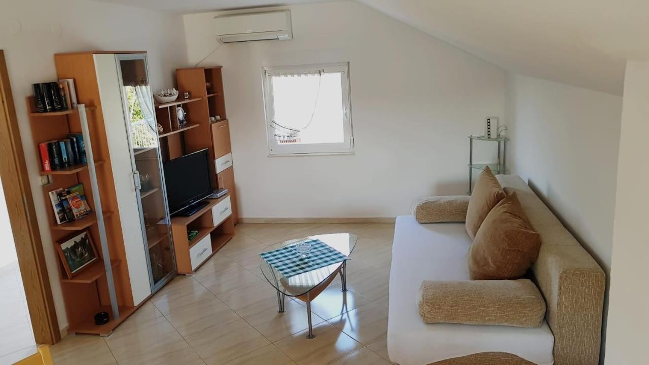 Apartment Mary Sukosan Exterior photo